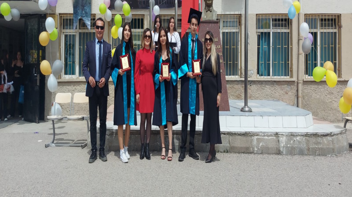 2022-2023 Eğitim Öğretim Yılı Mezuniyet Töreninden Kareler...